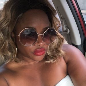 Meet your Posher, Keona